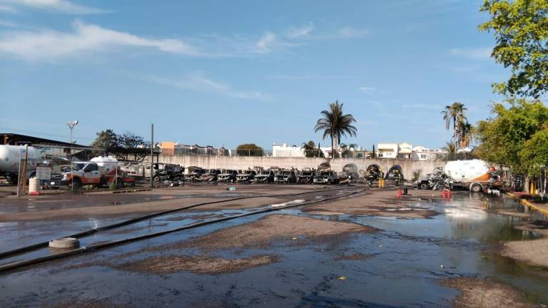 Durante la madrugada de este domingo 4 de agosto se registró un incendio en una planta de Gaspasa en el sector Juntas de Humaya, en Culiacán