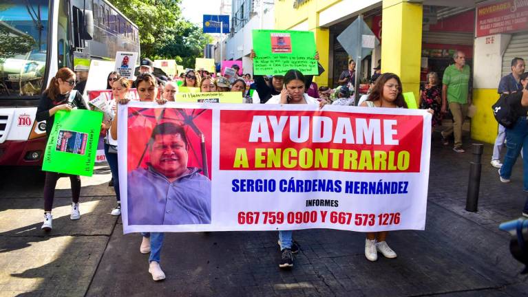 Marchan en Culiacán para exigir localización de trabajador de El Debate