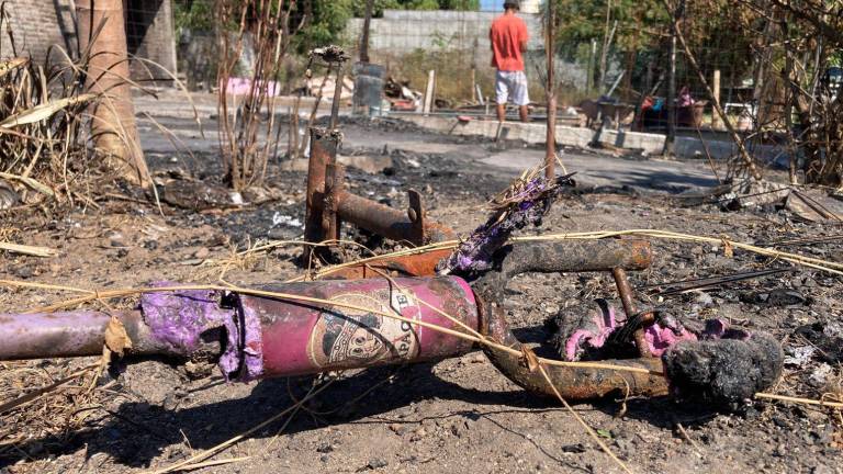 Familia pide apoyo tras perderlo todo en incendio en la invasión Bugambilias