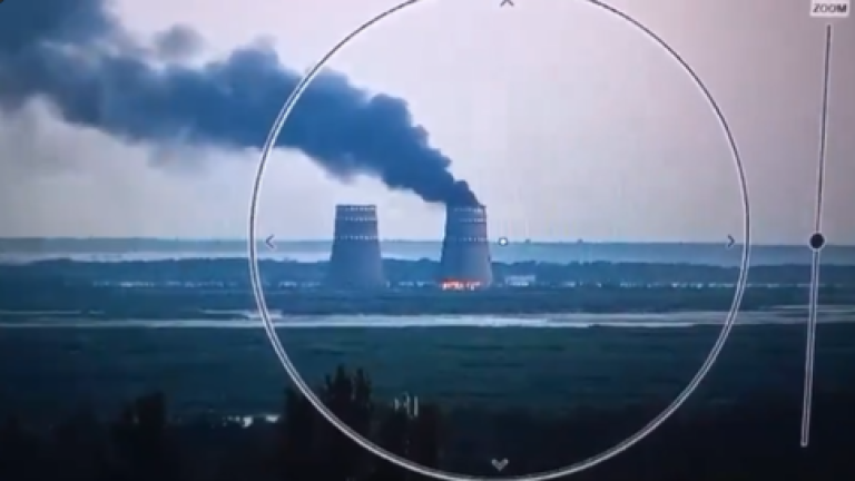 Captura de video que presentó el Presidente de Ucrania, Volodymyr Zelensky, sobre el incendio de la planta nuclear de Zaporizhia.