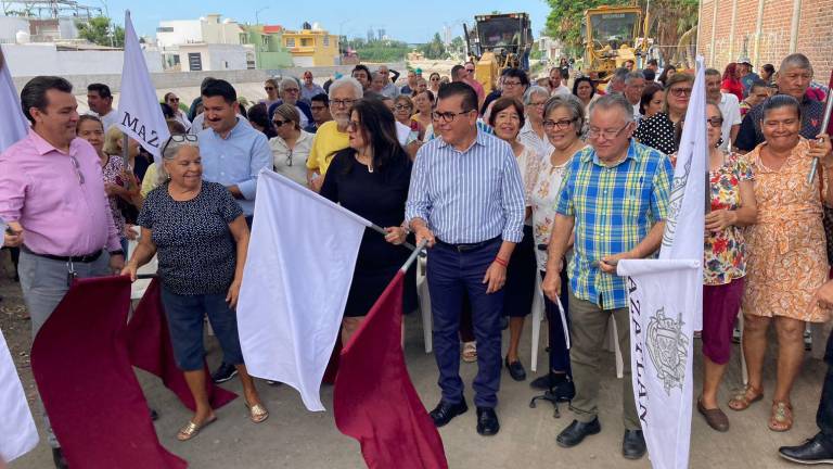 El Alcalde informó que el costo de inversión en la obra es de más de 25 millones entre pavimentación y drenaje.