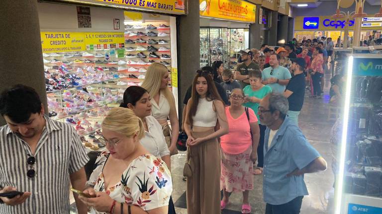 Varias personas tenían hasta dos horas de espera y hubo quienes ya habían recorrido todas las casillas especiales antes de llegar ahí.