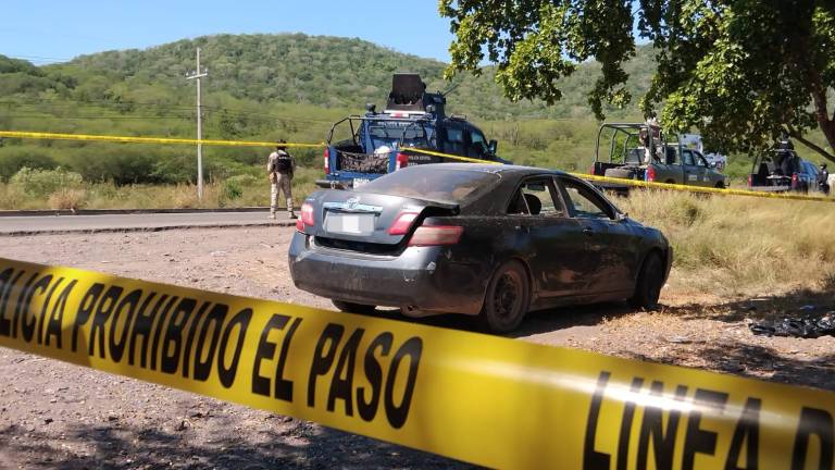 Encuentran dos cuerpos sin vida en la cajuela de carro baleado en Culiacán