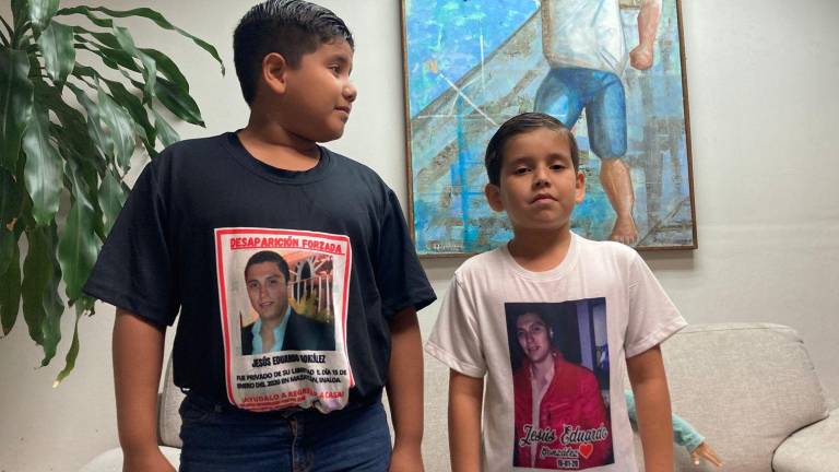 Daniel Eduardo y Sergio Alejandro sueñan con celulares, trompos y ver a su tío Jesús