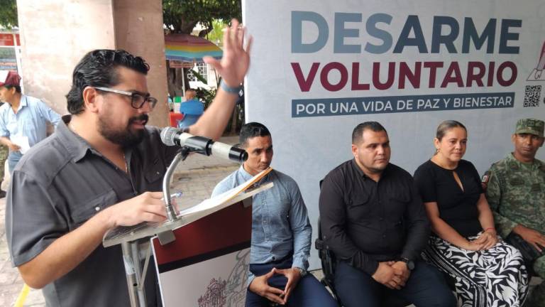 El secretario ejecutivo del Sistema Estatal de Seguridad Pública, Ricardo Jheny del Rincón, habla sobre los riesgos y mitos de tener un arma en casa.