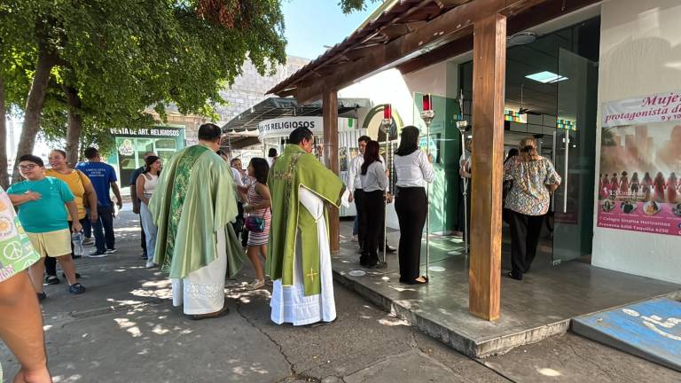 Feligreses en Culiacán manifiestan su fe a San Judas Tadeo y piden paz por su ciudad