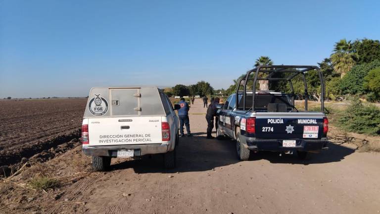 Hallan cuerpo de policía a las orillas de canal en Navolato