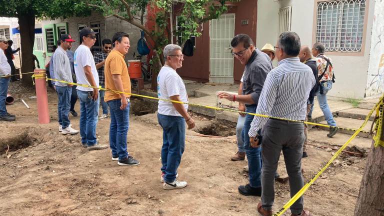 Supervisa Alcalde de Mazatlán obra de reposición de red de drenaje en andadores del Infonavit Alarcón