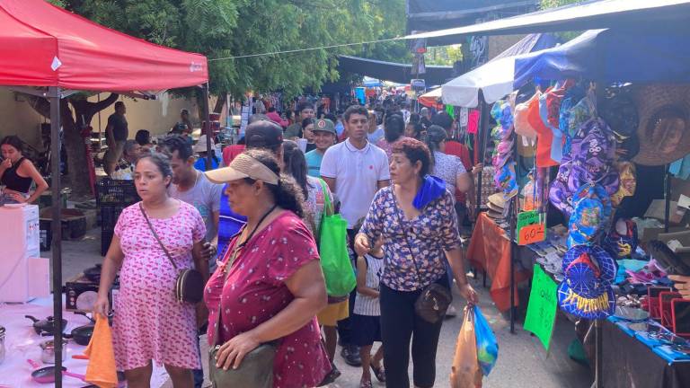 Mercado de la Juárez y tianguis reportan gran afluencia de clientes