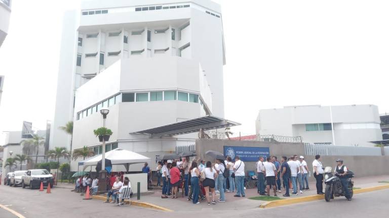 En dichas acciones participan cerca de 600 personas que laboran tanto en el edificio del Poder Judicial de la Federación .