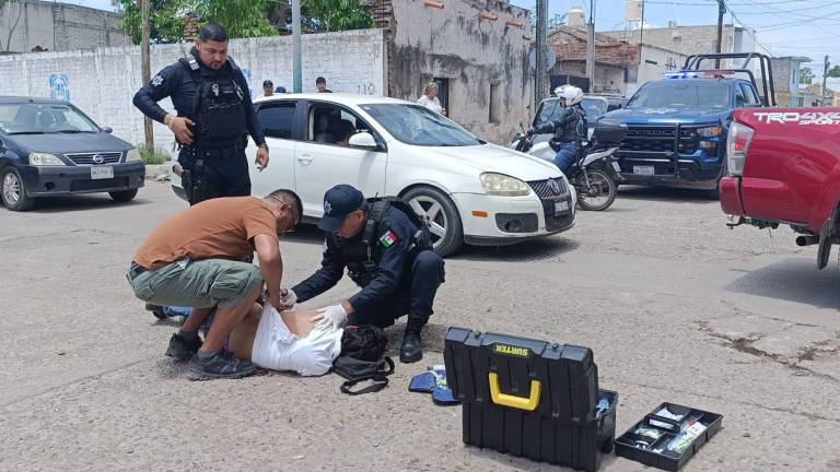 Uno de los escoltas del jefe policiaco dio los primeros auxilios al menor.