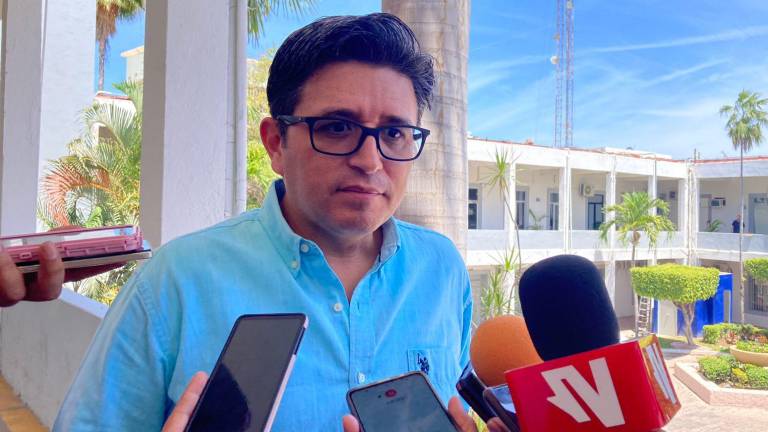 Rogelio Olivas Osuna, Oficial Mayor del Ayuntamiento de Mazatlán.