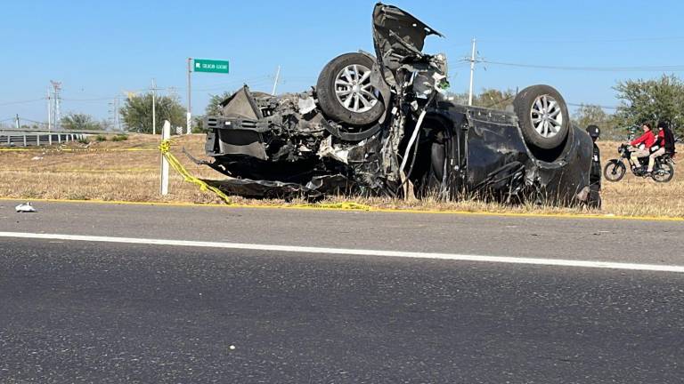 Mujer pierde la vida tras volcarse el auto enque viajaba en el trébol de Costa Rica