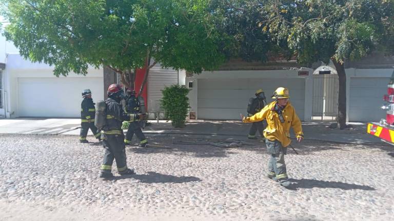 Se incendia segunda planta de una casa de Las Quintas, en Culiacán