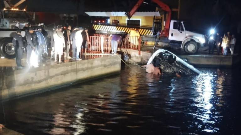 Los hechos ocurrieron la noche de este sábado 13 de julio cuando el vehículo en el que viajaban cayó en el río.