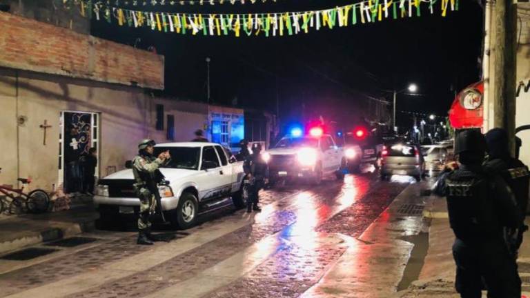 Hallan a 5 estudiantes de Medicina asesinados dentro de un auto en Celaya