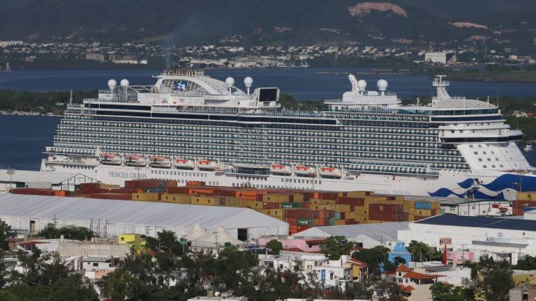 En la mañana del martes llegó a Mazatlán el crucero Discovery Princess con 3 mil 747 pasajeros a bordo y 1 mil 372 tripulantes.