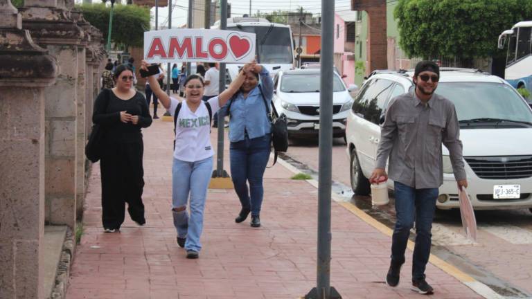 Trascendió que la hora de salida era a las 8:00 horas por la que se dio el arribo de asistentes poco antes de lo indicado.