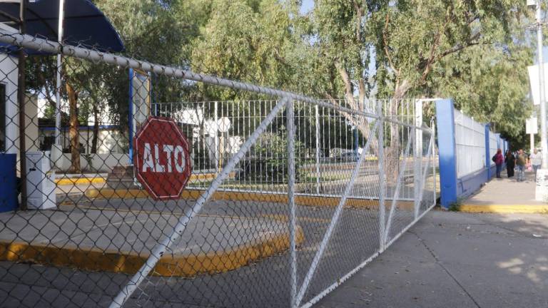 Las clases en la Universidad Autónoma de Sinaloa se han visto afectadas por la violencia en el estado y un reciente paro laboral en la institución.