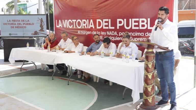 Realizan legisladores de Morena asamblea para informar sobre la Reforma Judicial, en Mazatlán