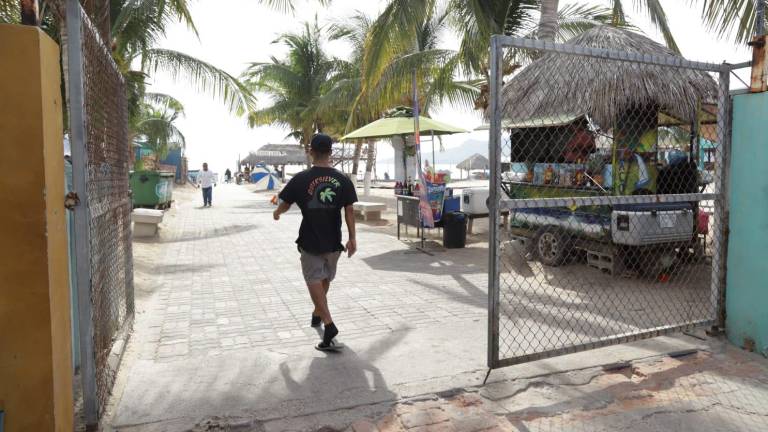 Tanto el acceso a playa El Camarón como el acceso de Barra al Mar han sido defendidos durante meses para evitar que el sector privado realice bloqueos.