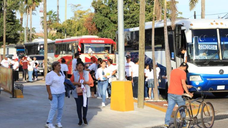 Previo a la llegada de Sheinbaum a Mazatlán, simpatizantes ‘atoran’ tráfico en vialidades