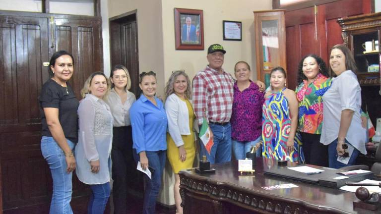 Reunión para la creación de la Unidad de Atención para Mujeres en El Fuerte.