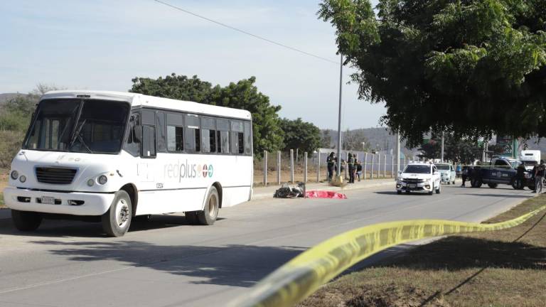 Motociclista muere arrollado por camión urbano en Mazatlán