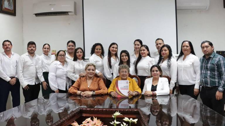 Adela del Carmen Aguilar Astorga rindió su segundo Informe de Actividades en la sala de Cabildo.