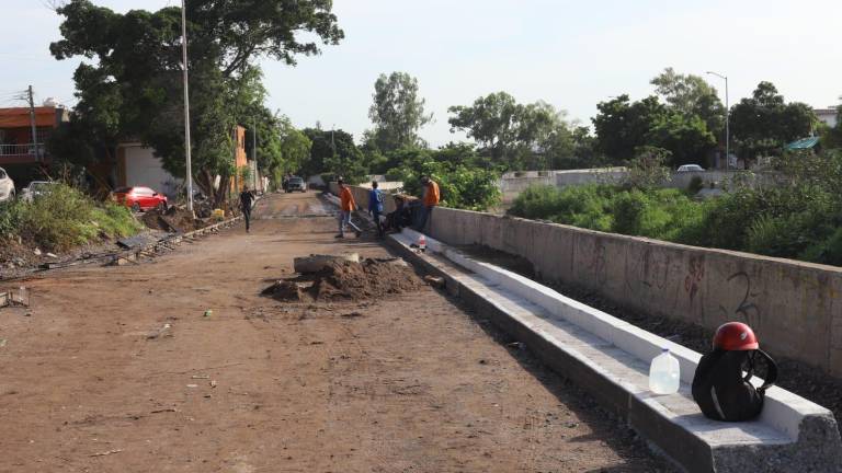 Rehabilitación de la red de drenaje y pavimentación en la calle Girasoles, en el fraccionamiento Jacarandas.