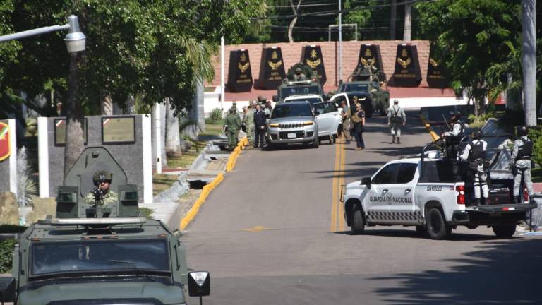 Omar García Harfuch y el General Ricardo Trevilla Trejo se encuentran en la Novena Zona Militar.