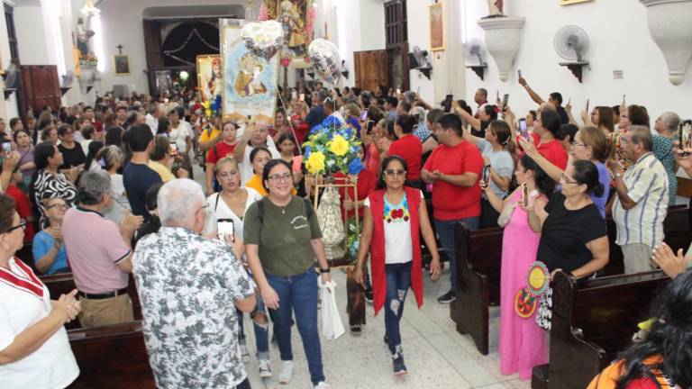 Peregrinos arribaron al santuario mariano para ofrecerle su caminar de 17 kilómetros desde la sindicatura de Agua Verde.