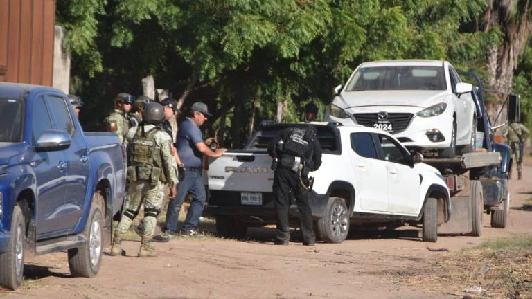 Aseguran dos vehículos en campestre en fraccionamiento Valle Alto, en Culiacán