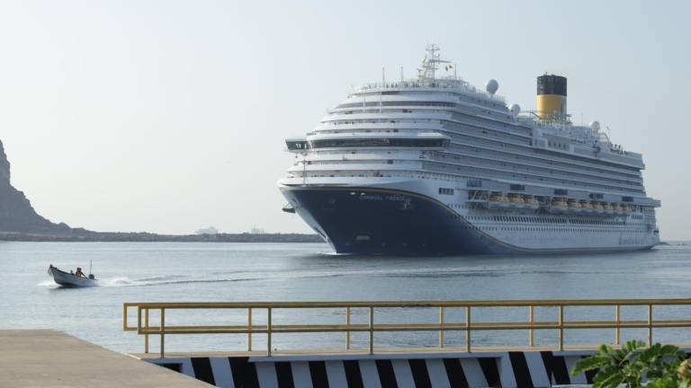 Cerca de las 8:45 horas arribó a Mazatlán, procedente de Puerto Vallarta, Jalisco, el crucero Carnival Firenze.