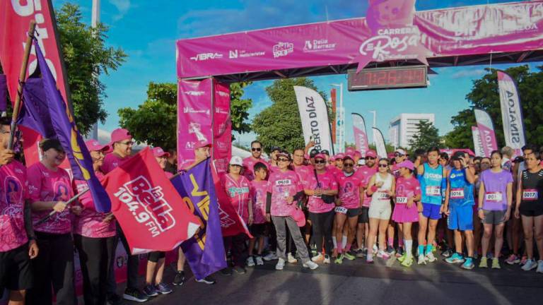 Mujeres y hombres arrancaron a las 7:30 horas desde el bulevar José Diego Valadés, frente a plaza Forum.