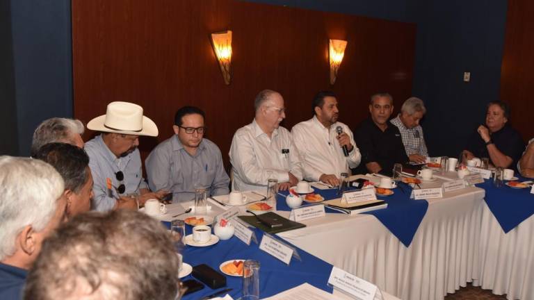 Julio Berdegué Sacristan, próximo titular de la Secretaría de Agricultura y Desarrollo Rural, se reunió con líderes agrícolas de Sinaloa.