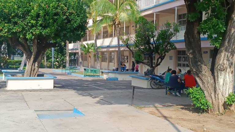 Tanto el campus de la Universidad como el de la Preparatoria no recibieron la asistencia de ningún alumno.