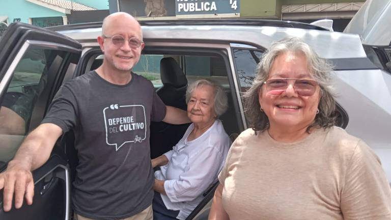 María Beatriz Murillo, mujer de 93 años, se alistó para una vez más emitir su voto.