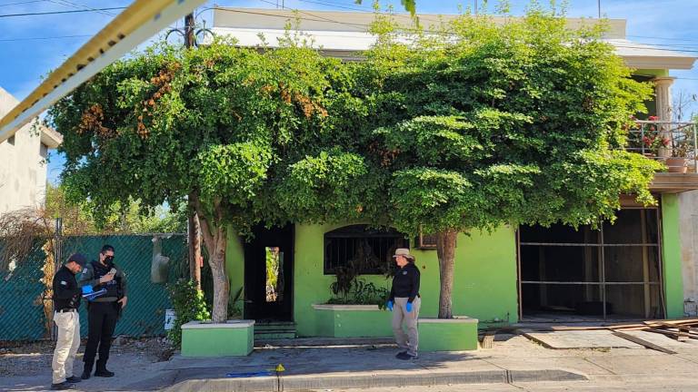 A plena luz, queman y balean casa que ya había sido atacada, en la colonia Hidalgo, en Culiacán