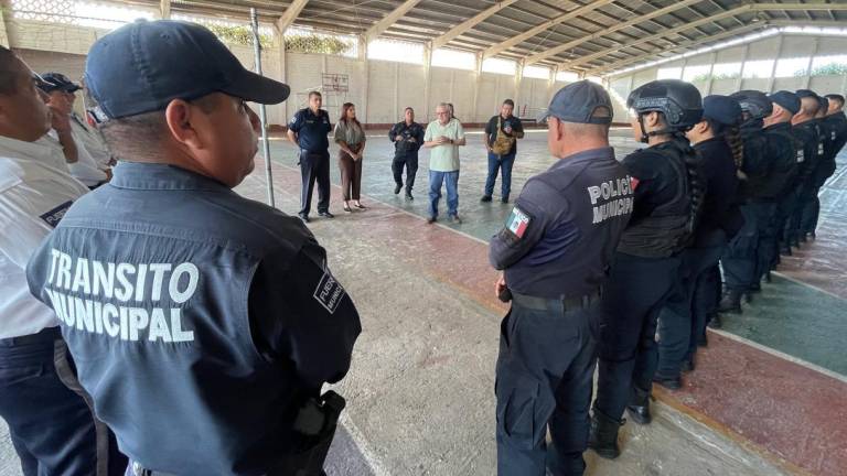 El Alcalde Víctor Díaz Simental visitó las instalaciones de la Dirección de Seguridad Pública y Tránsito Municipal.