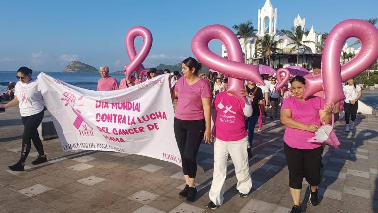 Personal del ISSSTE Mazatlán celebra Caminata en pro de la prevención del cáncer de mama