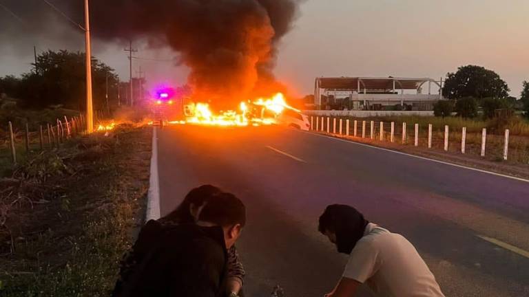 Informa Semar sobre apoyo brindado en accidente en carretera Escuinapa-Teacapán