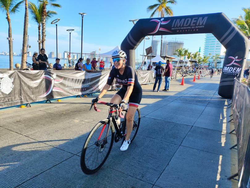 $!César Ortega y Daniela Córdova conquistan el Primer Triatlón Trimaz 2024