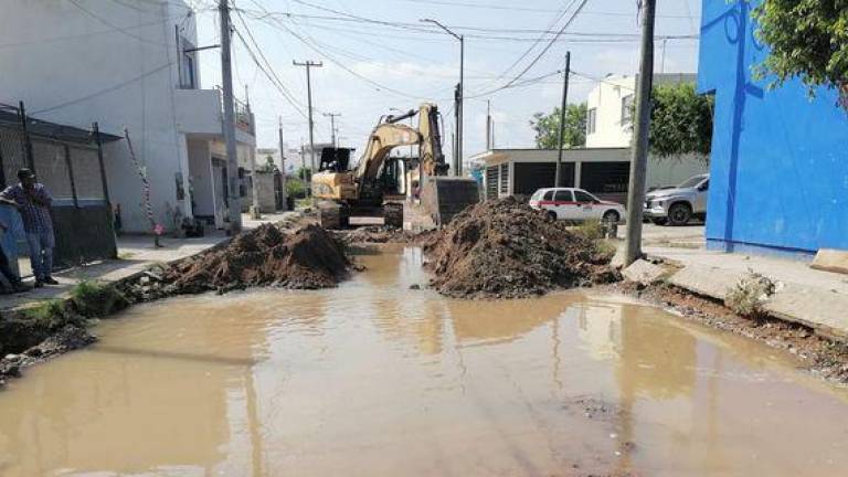 Trabajos de reparación en la cabecera municipal de Rosario.