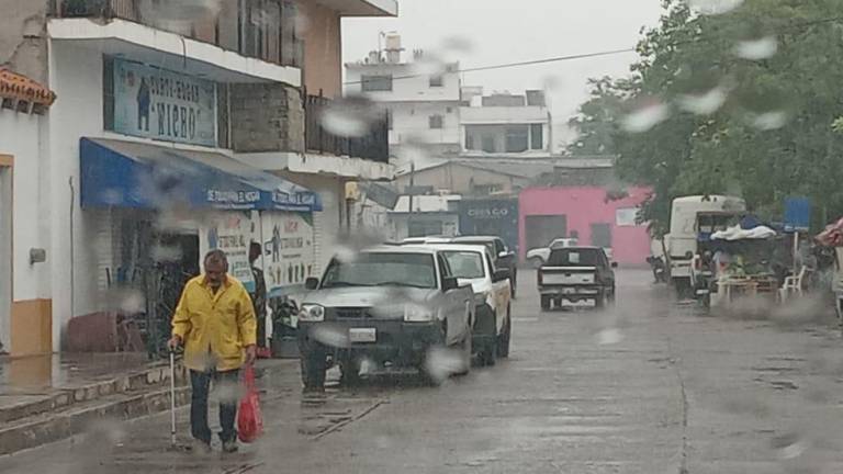 Llegan lluvias ligeras a Rosario tras llegada de frente frío