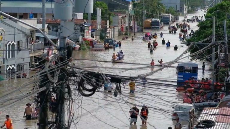 Más de 5 millones de personas estaban en la trayectoria de la tormenta Trami.