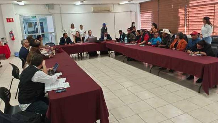 Autoridades del sector ambiental federal se reúnen en Hermosillo con comunidades afectadas por derrame en el río Sonora.