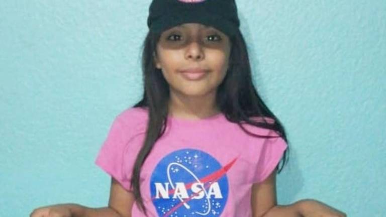 Adhara, niña genio mexicana, solicita ayuda de Guillermo del Toro para poder ir a la NASA