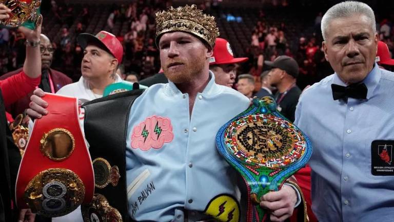 ‘Canelo’ Álvarez presume su lujoso Ferrari de edición limitada en redes sociales