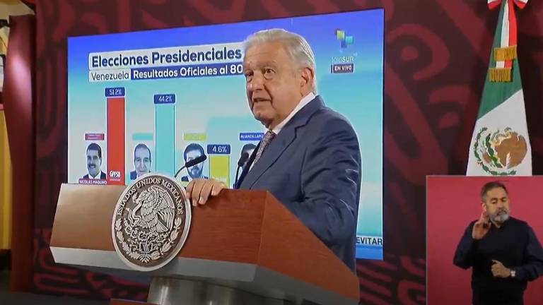 El Presidente Andrés Manuel López Obrador durante la conferencia de prensa habla de las elecciones presidenciales.